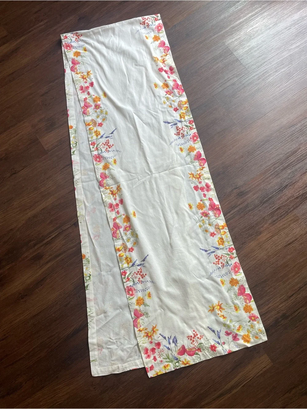 Sur La Table Off White Floral Table Runner 107x17” 100% Cotton India